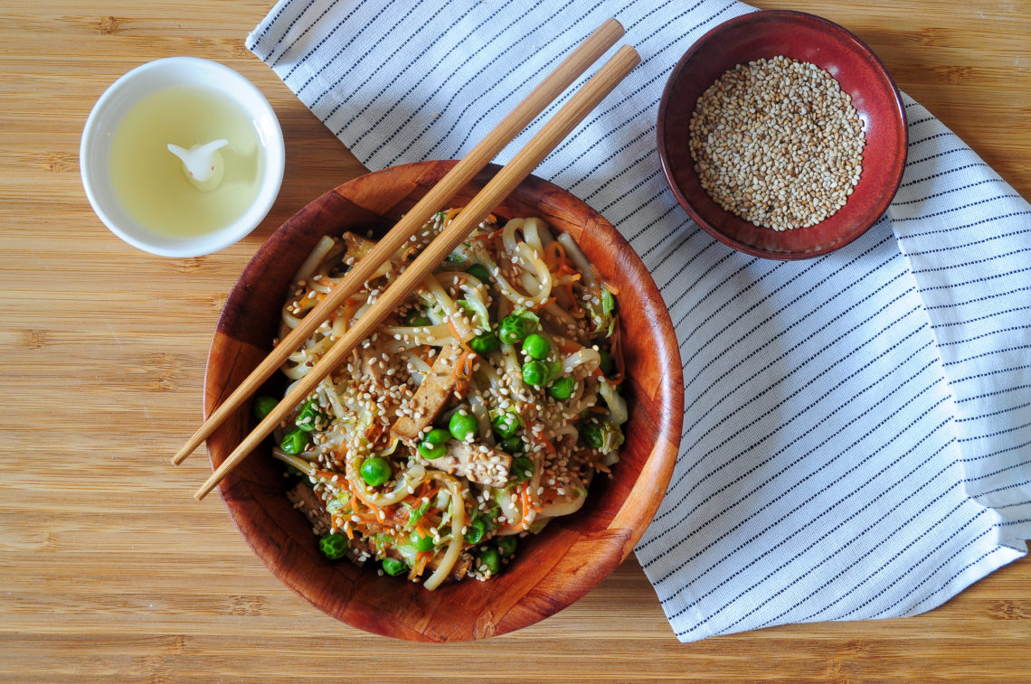 Yaki udon : nouilles japonaises sautées aux légumes - Une petite morce
